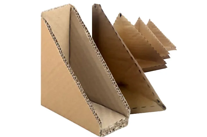 Esquineros auto-armables de cartón corrugado para protección de aristas en línea de empaque — Kartonage