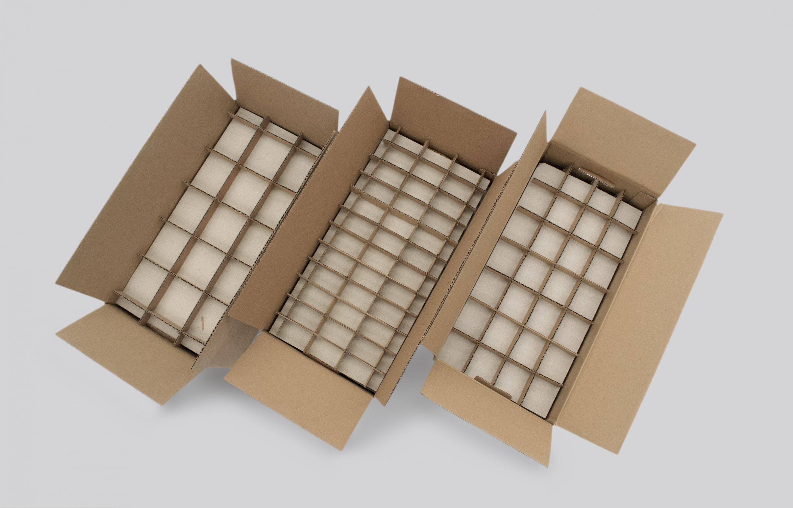Empaque integral de cartón corrugado para protección total del producto en cadena logística — Kartonage